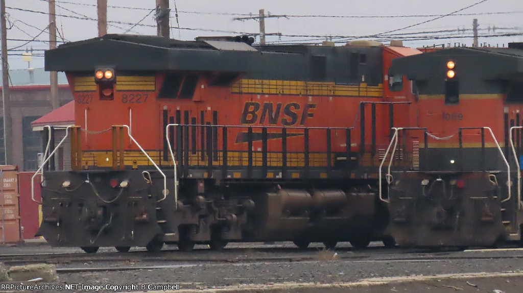 BNSF 8227